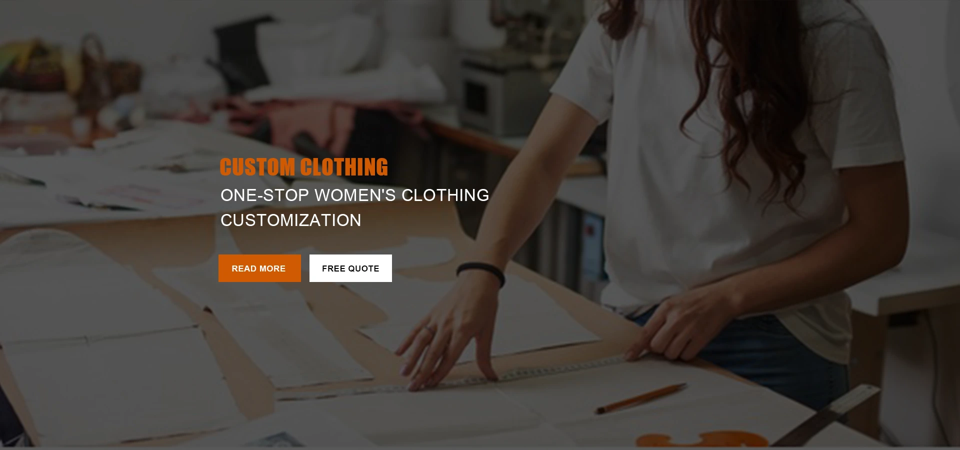 Dlouhé šaty Manufactuier